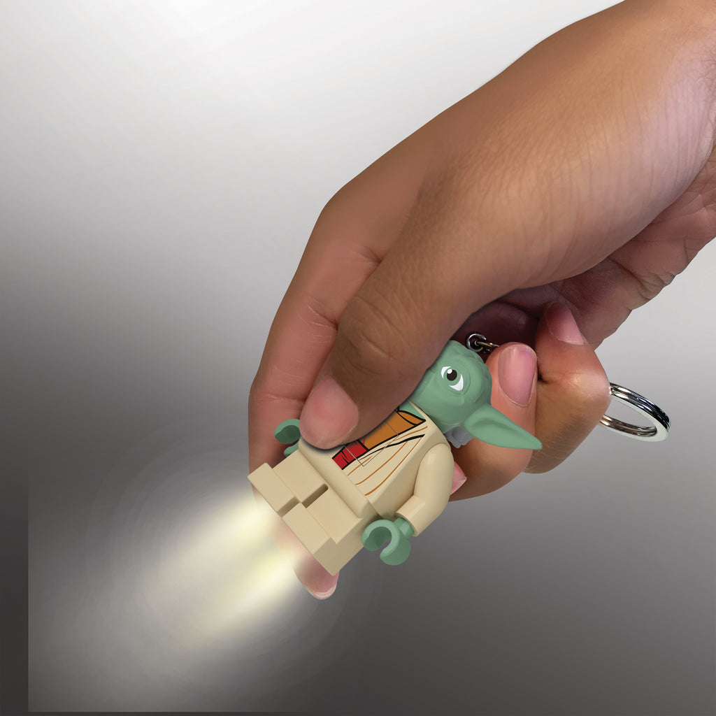 LEGO STAR WARS YODA KEYCHAIN LIGHT ON HANG TAG - KE11H